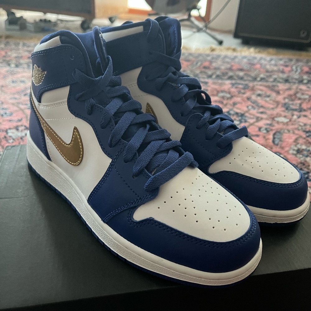 BRAND NEW Blue/White/Gold Air Jordan 1 Retro High tops. Women's 7.5; M 6; 6Y